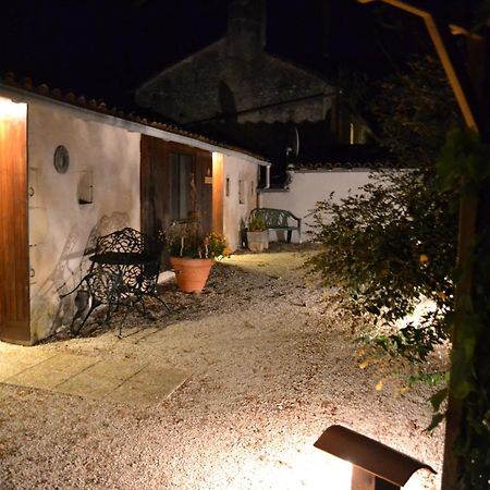 Le Moulin De Lusseau Bed & Breakfast Chef-Boutonne Room photo