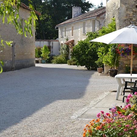 Le Moulin De Lusseau Bed & Breakfast Chef-Boutonne Exterior photo