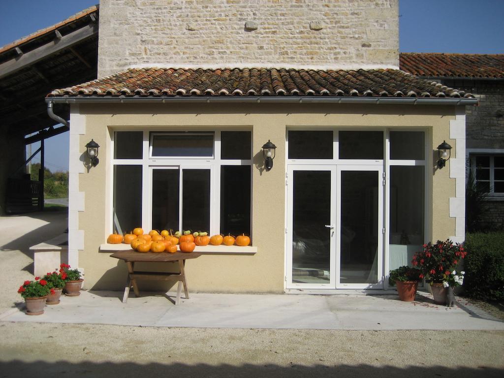 Le Moulin De Lusseau Bed & Breakfast Chef-Boutonne Exterior photo