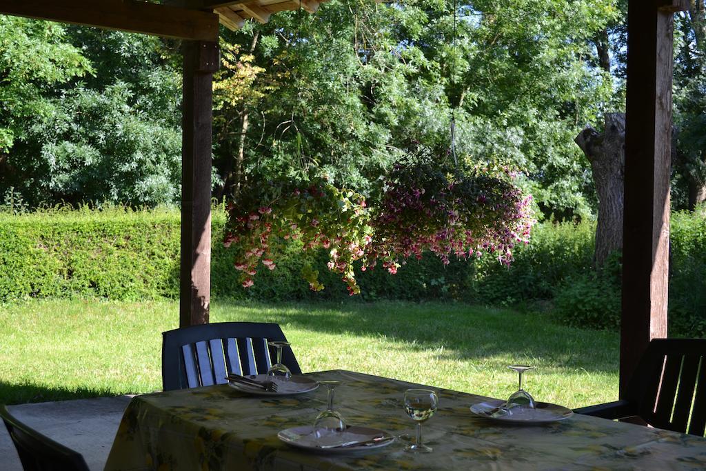 Le Moulin De Lusseau Bed & Breakfast Chef-Boutonne Exterior photo